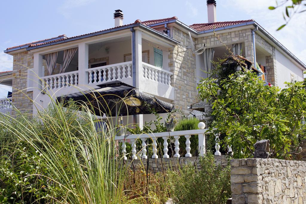 Apartments Solta Nečujam Exterior foto